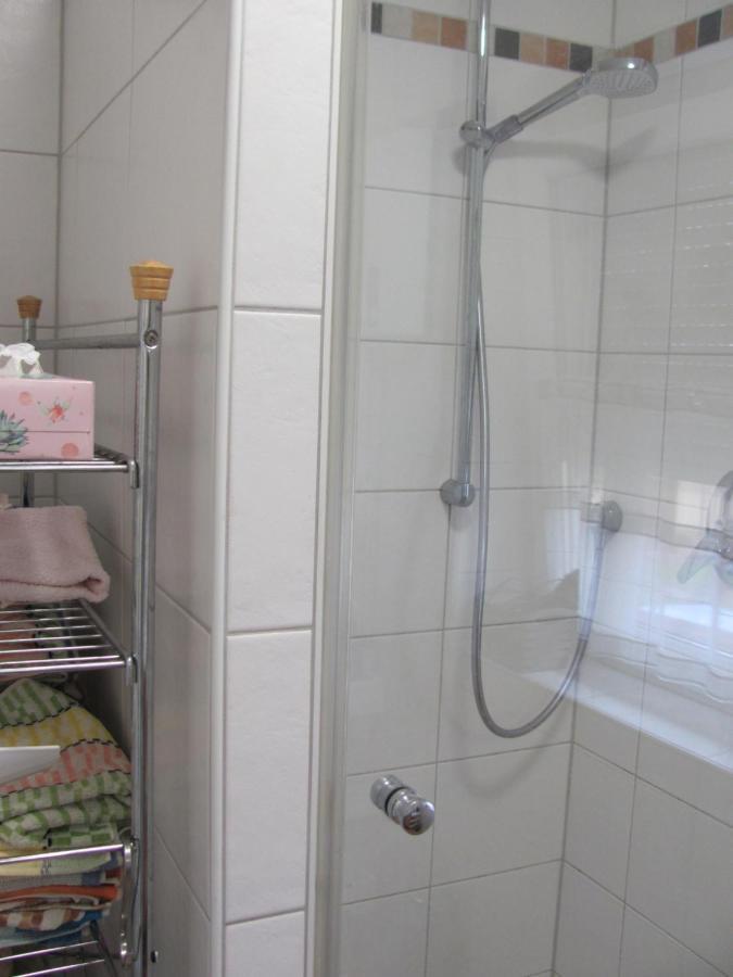 Cozy Airport Guesthouse: Twin Room with Shared Bath Trunkelsberg Exterior photo