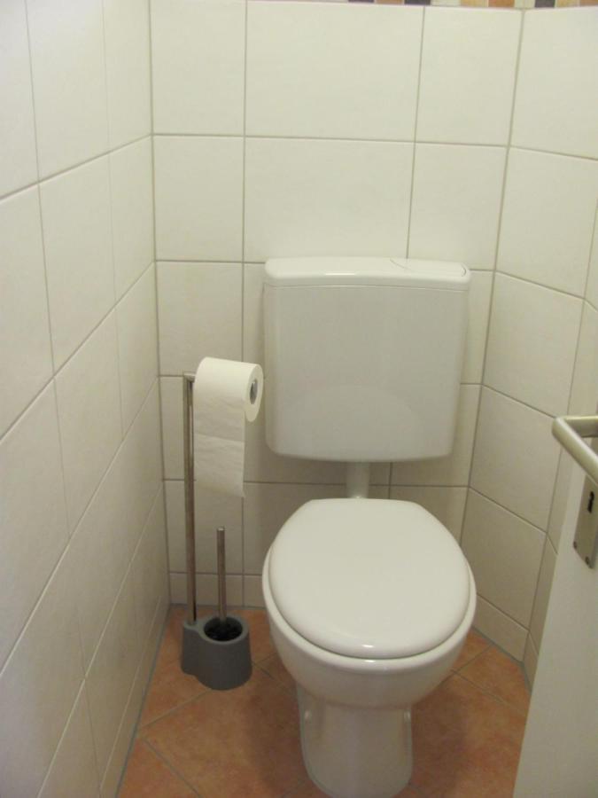 Cozy Airport Guesthouse: Twin Room with Shared Bath Trunkelsberg Exterior photo