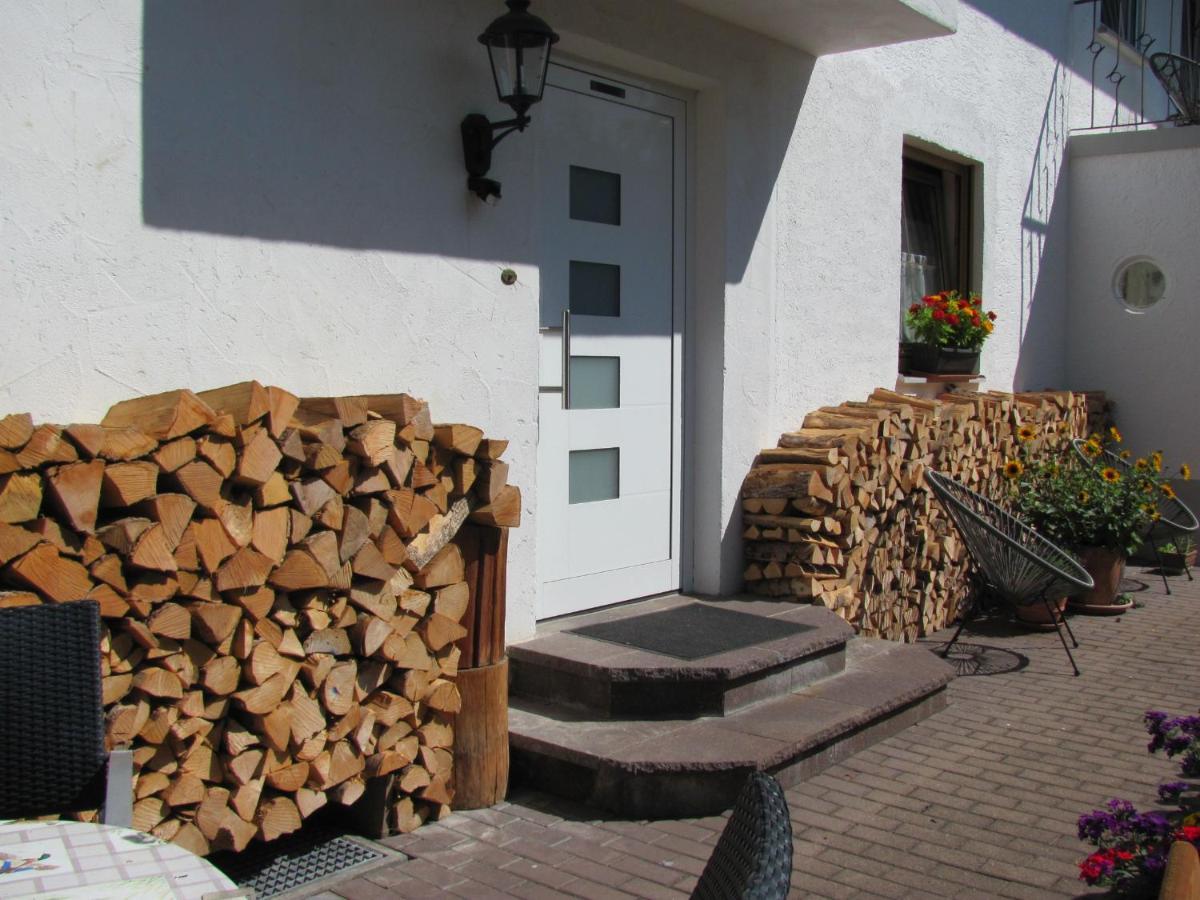 Cozy Airport Guesthouse: Twin Room with Shared Bath Trunkelsberg Exterior photo